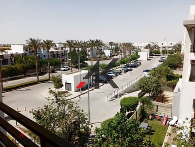 بموقع مميز شقة 320 متر كاملة التشطيب للإيجار في هايد بارك