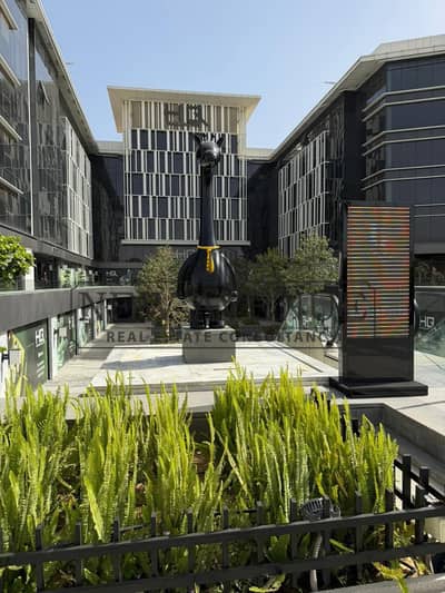 محل للايجار علي التسعين الشمالي في مول اتش كيو  Mall HQ