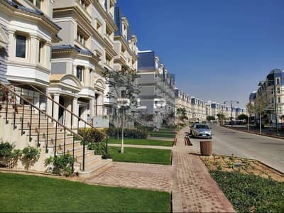 Resale penthouse with ultra super deluxe finishing in Mountain View Hyde Park Compound