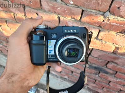 لُقطة لعشاق التميز. . كاميرا Sony Cyber-shot DSC-V3 بحالة الزيرو تماما