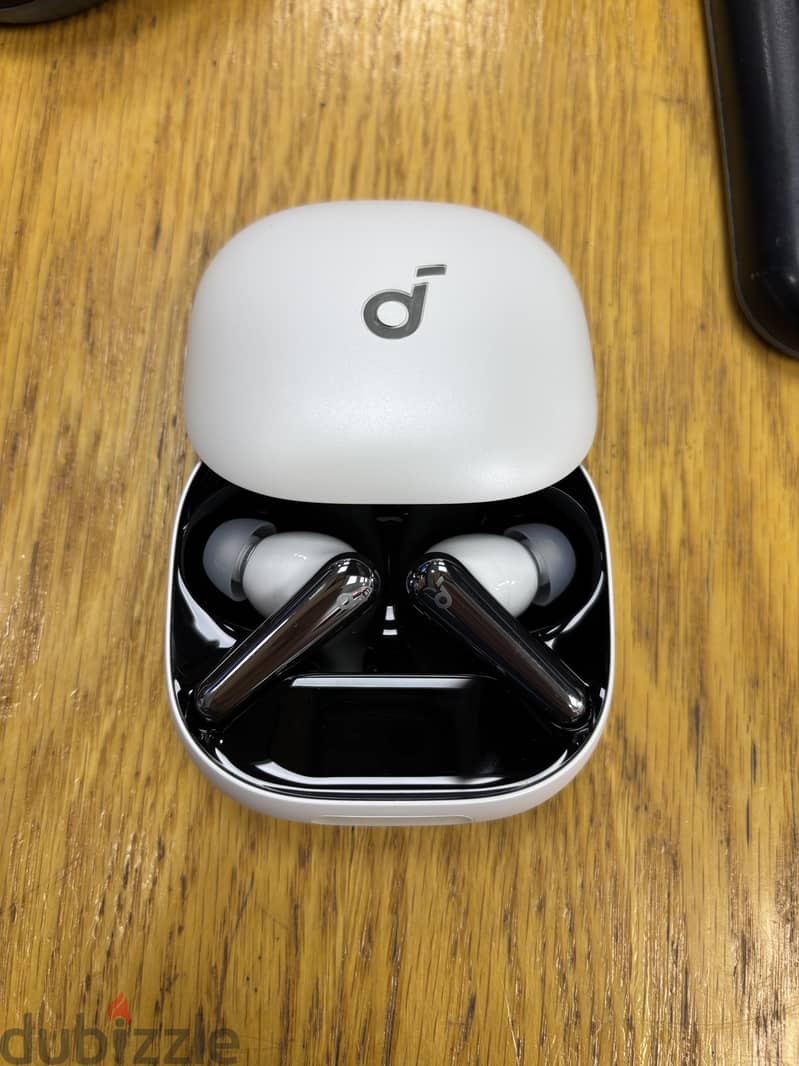 SoundCore Liberty 4 Pro 1