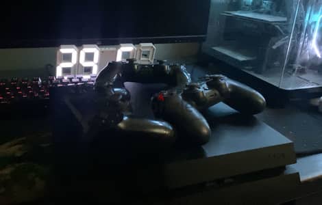 PS4 500Gb 3 Controllers 2 primary games