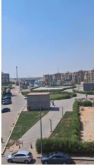 شقة للبيع في جنة اكتوبر فيو المنطقة الترفيهية مباشرة فيو مفتوح الدور الثالث - خالصة الاقساط