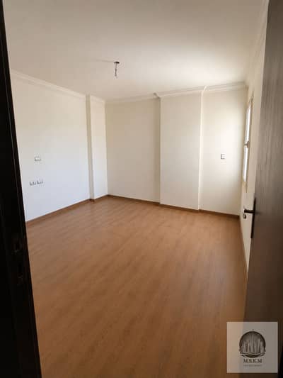 Apartment for rent in Jade Compound, opposite Al Rehab, first floor, 160 square meters, 3 rooms and 3 bathrooms, super deluxe finishing