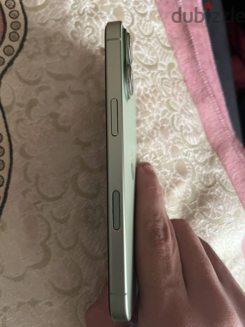 Apple - iPhone 17 4