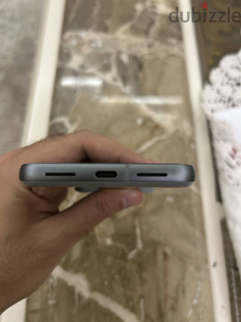 Google Pixel 8 4