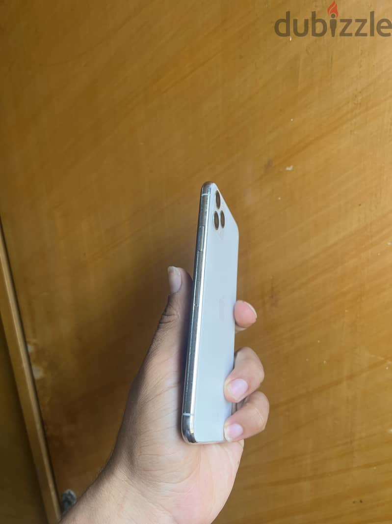 Apple - iPhone 11 Pro Max 2