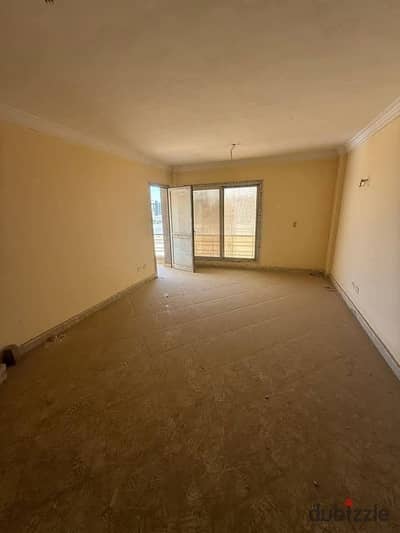 For sale an apartment in the compound Dar Misr Al-Andalus New Cairo Zone 1 second row on the southern Ninety and in front of the compound Hyde Park and minutes to the American University compound Mufida