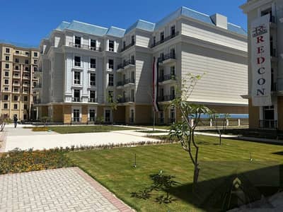 133m² apartment in the Latin District, front-row lagoon view; 5% down payment and a 12-year installment plan.