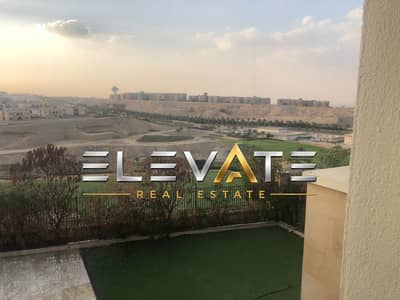 للايجار فيلا   450م  مطبخ و تكييفات على الجولف مباشرة في كمبوند اب تاون كايرو القاهرة الجديدة سوبر لوكس