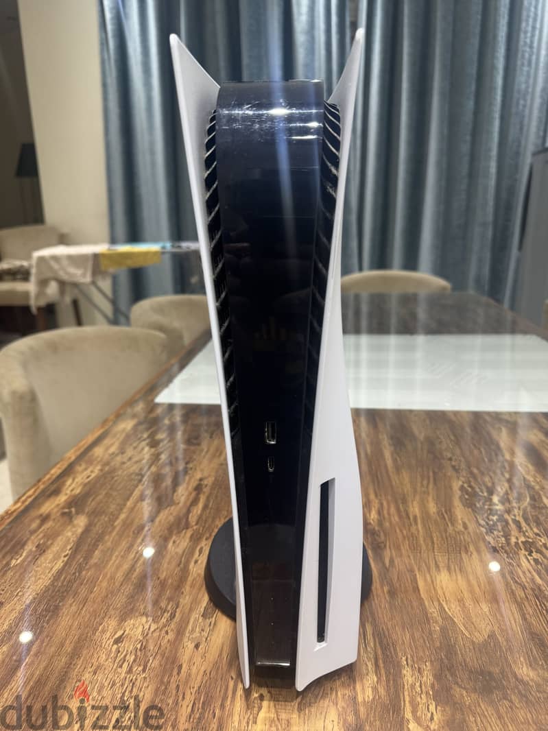 Ps5 disc edition with 1 original controller (from saudi) 4