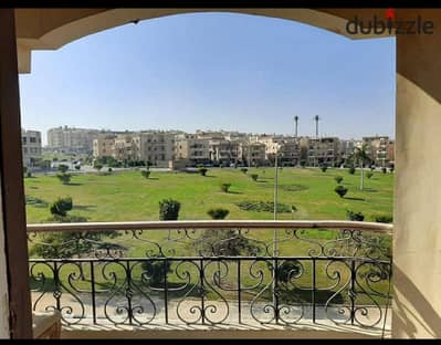 شقة 3 غرف دور تاني متشطبه للإيجار في النرجس 8 فيلات  | أكبر Wide Garden في النرجس 