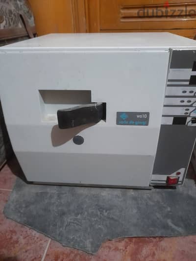 Class B Autoclave صناعه ايطالي حاله ممتازه التجار يمتنعون