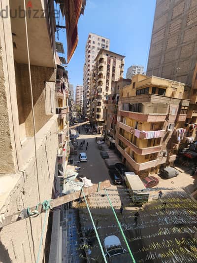 شقه للبيع المندرة قبلى الدور ٤ شارع المهداوى