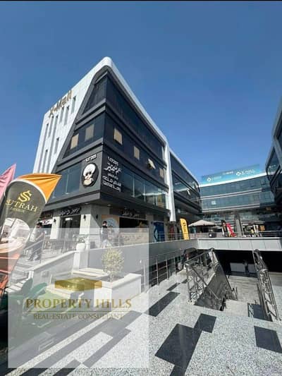 Shop for sale, currently leased and operating under a long-term contract, in the Fifth Settlement, in a fully operational mall.