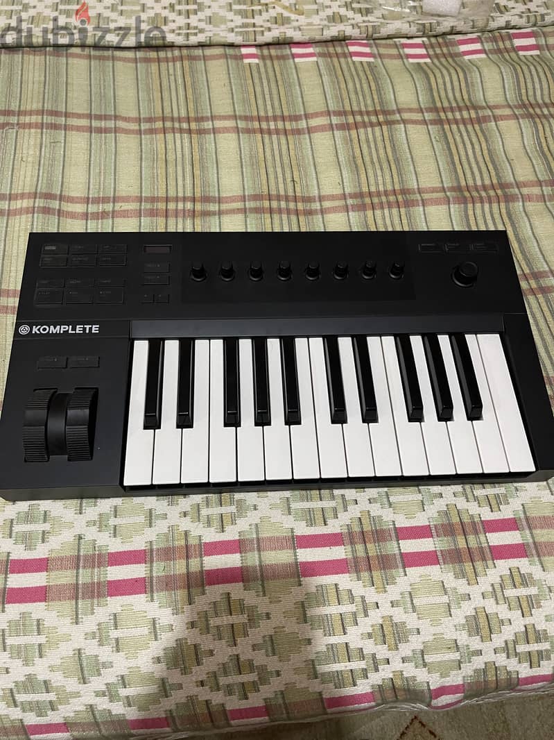 Arturia Komplete Kontrol A25 1