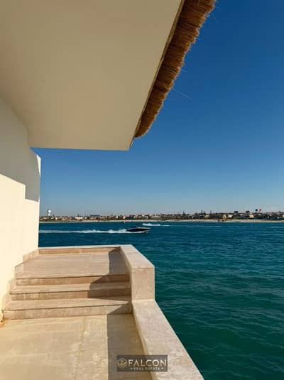صف أول بحر وبحيرة + مرسى خاص بأعلى عائد إيجاري $ شاليه 60م تشطيب Luxury للبيع في مارينا 5 بجوار مراسي و بورتو والعلمين الساحل الشمالي  Marina 5