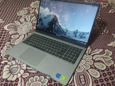 Dell Vostro 3520 (i7 Gen 12 / MX550)