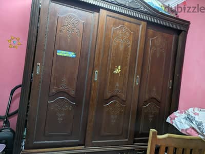 دولاب 3 ضلفة جرار كبير بحالة ممتازة