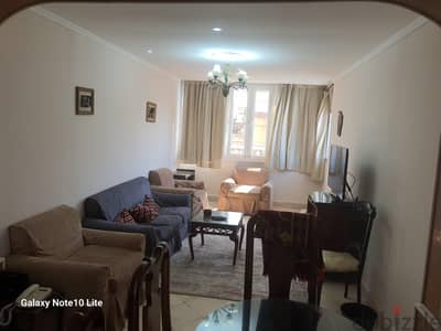 شقة متميزة ومكيفة  للأيجار  ناصية كلها على  شارع سوريا رشدى الإسكندرية