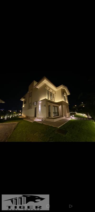 Newest villas in my city, Standard Al-Wan (independent villa). Has a garage. Land area 500m. 4 bedrooms, including a nursery room for the babysitter. 5 bathrooms. Living room - laundry room - two master bathrooms in the large bedroom and the nursery room. Reception in two sections. The villa is fully smart and air-conditioned.