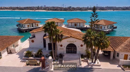 صف أول بحر وبحيرة + مرسى خاص بأعلى عائد إيجاري $ شاليه 55م تشطيب Luxury للبيع في مارينا 5 بجوار مراسي و بورتو والعلمين الساحل الشمالي  Marina 5