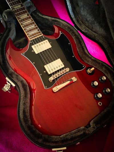 جيتار epiphone جديد نسخة مميزه ومعاه امبلفاير fender