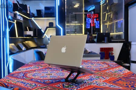 Apple MacBook Air 2015 11 Inch الأناقة والخفة في لابتوب عرض لمدة يوم