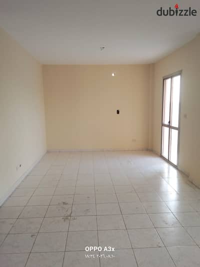Unfurnished apartment for rent 155 sqm exceptional location next to Old Market Food Court and Banks Complex special price fourth floor Phase 2 Rehab