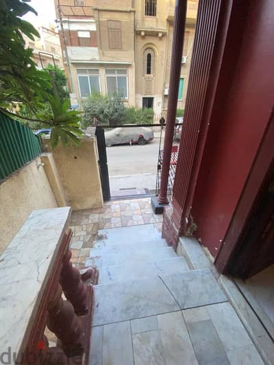 شقة للبيع موقع مميز بمصر الجديدة