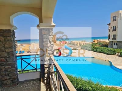For sale: 3-bedroom chalet with sea view and private garden, only 1 million dirhams down payment, in Blue Blue, Ain Sokhna. Fully finished.
