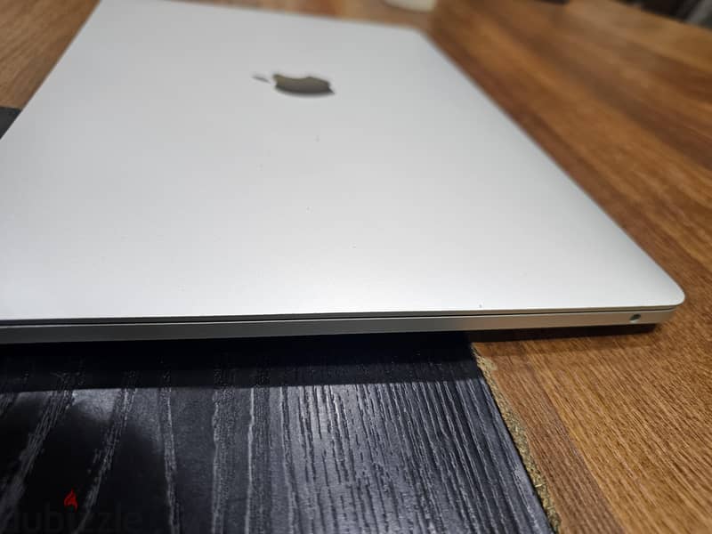 Macbook Pro M2 512 ssd touch Bar 1