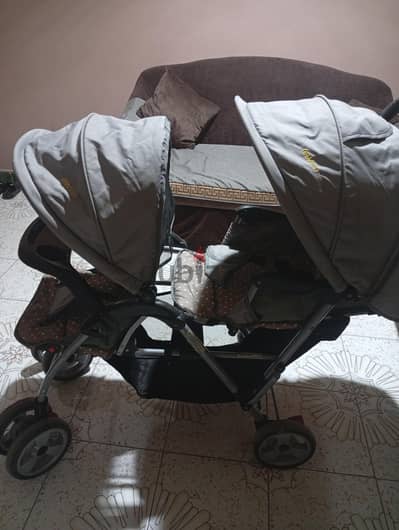 عربيه توام وراء بعض