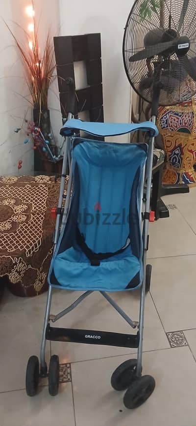 عربة اطفال ماركة جراكو بحاله ممتازه ٢×١