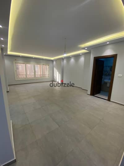 For the newlyweds, a first residence apartment of 160 meters in Northern Lotus, close to the General Security.