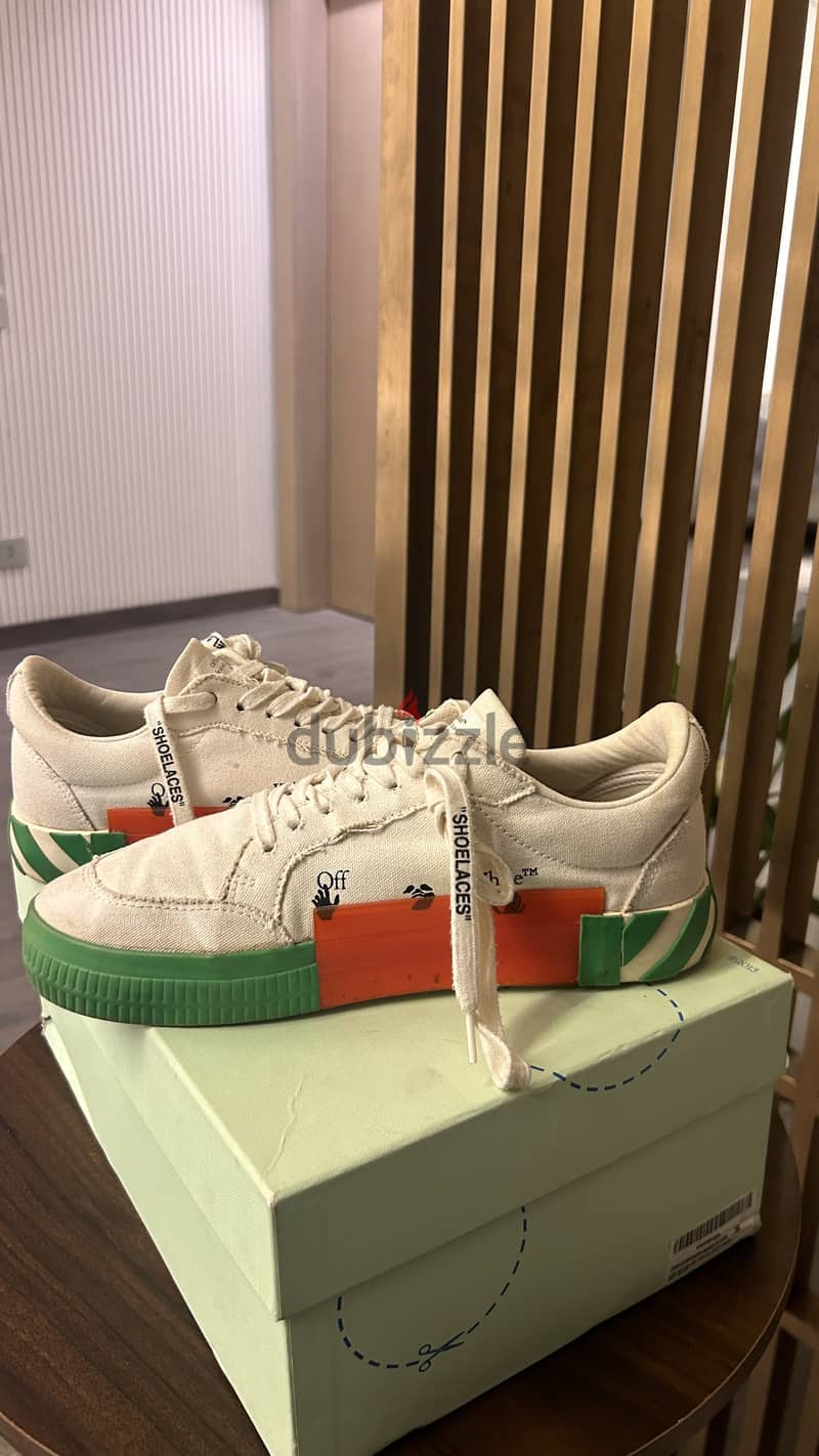Off-White Vulcanized Low Sneakers – White/Green 1