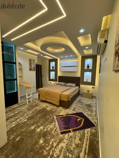 Three-bedroom hotel apartment on the main Faisal Street (Maryoutiya).
