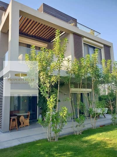 With a large discount, another villa ready for immediate delivery fully finished ready for inspection at any time 234 meters in Sodic East next to the British University