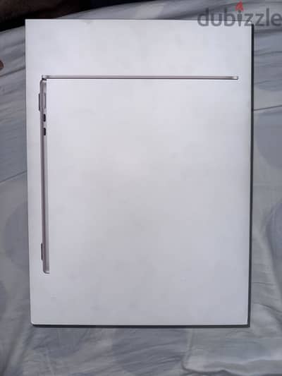 MacBook Air 13-inch معالج M4 بحالة الزيرو تمامًا.