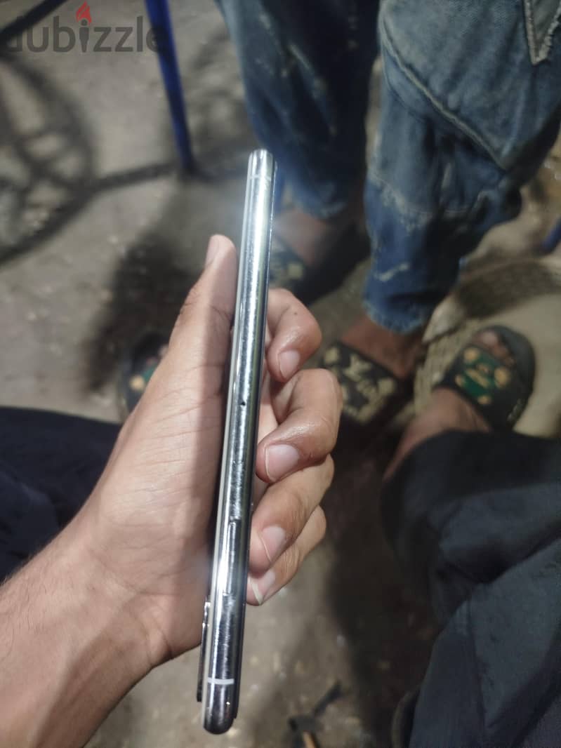 Apple - iPhone XS Max 4