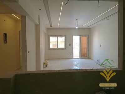 Apartment for rent, first occupancy, in the southern Lotus, second number from the main clubs street, direct.