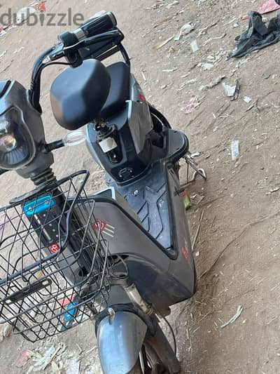 اسكوتر كهرباءي