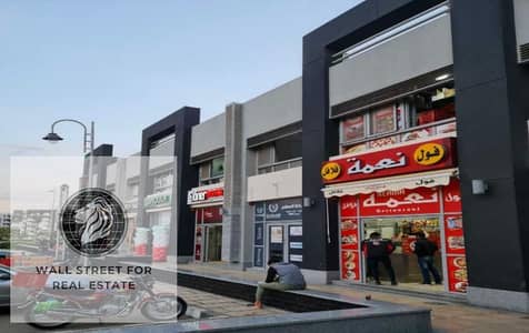 فرصة استثمارية للبيع محل في كرافت زون مدينتي متشطب ومتاجر بسعر تجاري