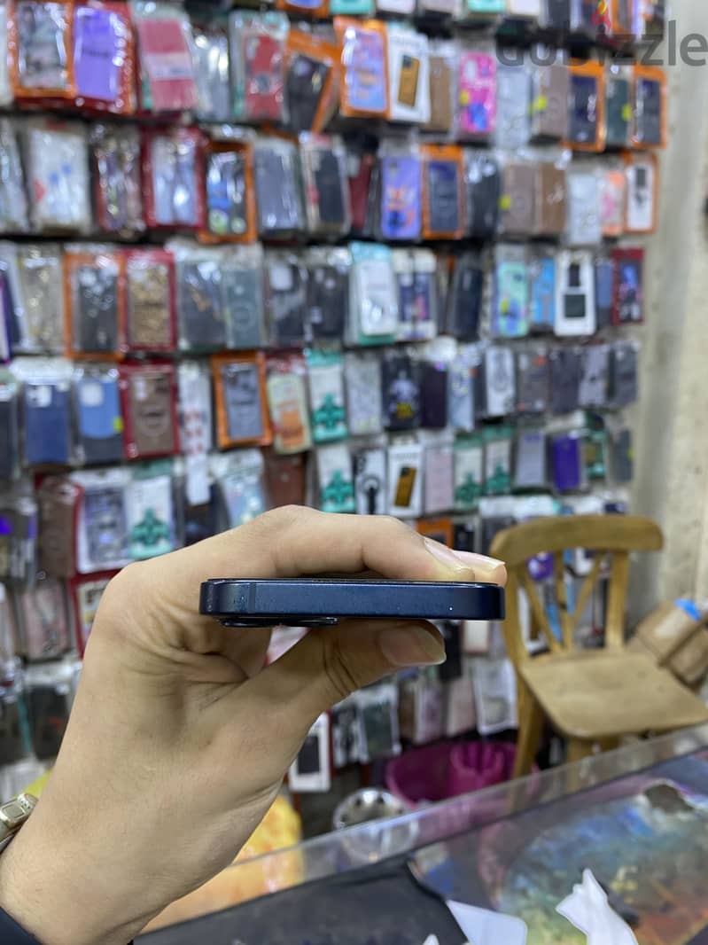 Apple - iPhone 13 7