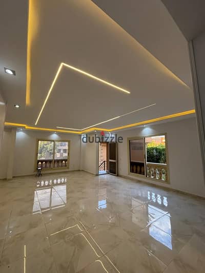 دوبلكس للإيجار | Remas City - التجمع الأول   *Luxury Duplex for Rent - Remas City - New Cairo*   المساحة: 240م² + حديقة خاصة 80م²  الطابق الأرضي + الأول    سكن عائلي فقط    ريسبشن 120م² يطل على حديقتين   3 غرف نوم منهم غرفة ماستر مجهزة   غرفة ليفنج في الد