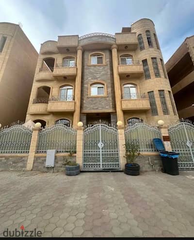 شقة دور أرضي مع تيراس للإيجار | أرض الدفاع الوطني - التجمع الخامس   *Ground Floor Apartment with Terrace for Rent | National Defense Land - Fifth Settlement*    غير مفروشة - فيلا خاصة مكونة من 3 شقق فقط   المساحة: 250م²   الدور الأرضي + تيراس خارجي   3 غر