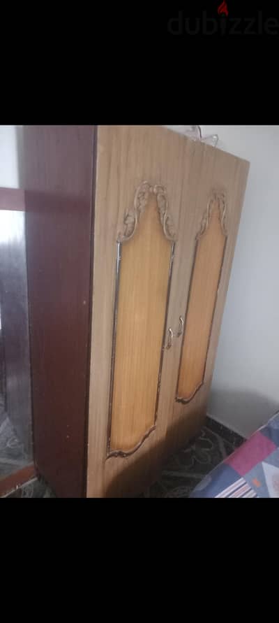 دولاب للبيع بحالة ممتازة