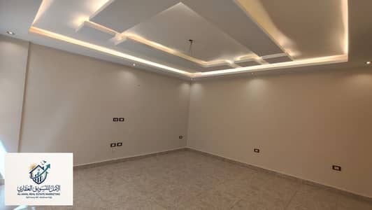 Apartment for rent, empty, Zahra Al-Maadi, Ashgar Derna next to Carrefour and Al-Saada Street, a distinguished and upscale location, close to all services, restaurants, and global brands.