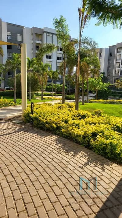 With only 5% down payment, you can own a Sky Villa in Hyde Park, one of New Cairo’s most prestigious destinations, close to the Middle Ring Road