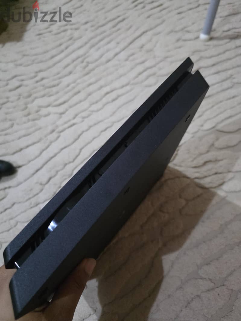 playstations 4 slim 4